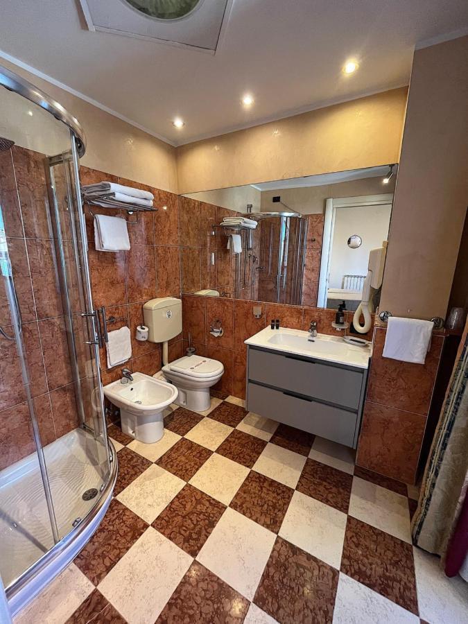 Hotel Regina Градо Екстериор снимка