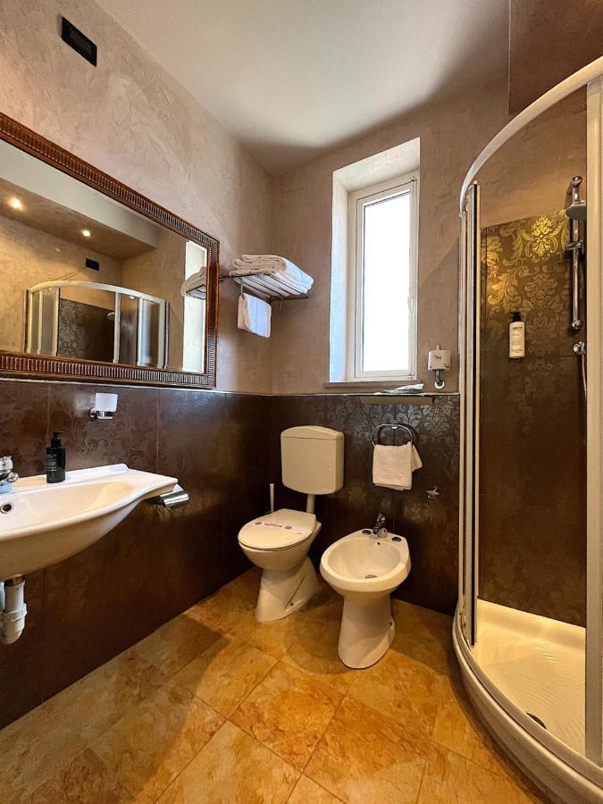 Hotel Regina Градо Екстериор снимка