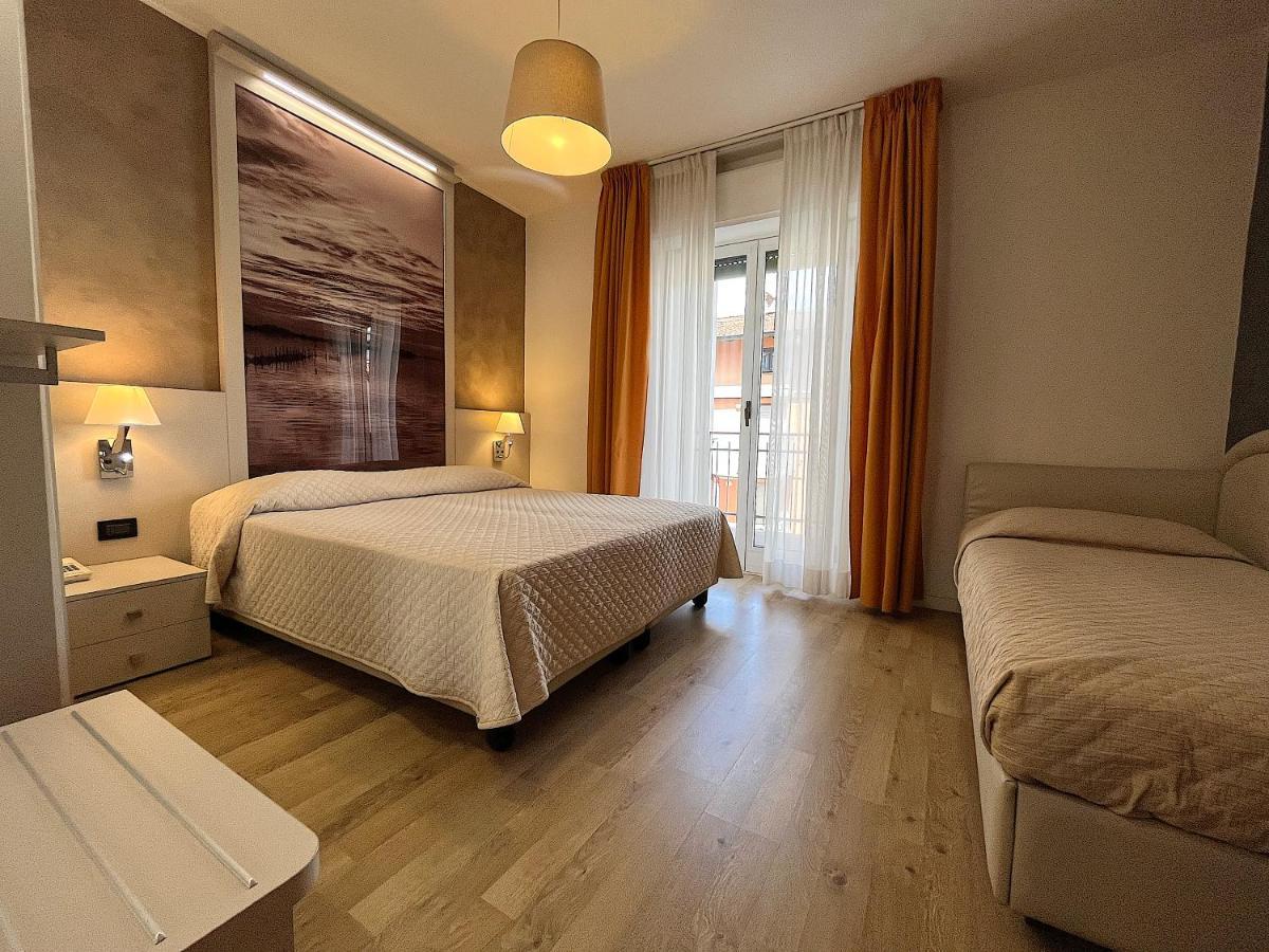 Hotel Regina Градо Екстериор снимка