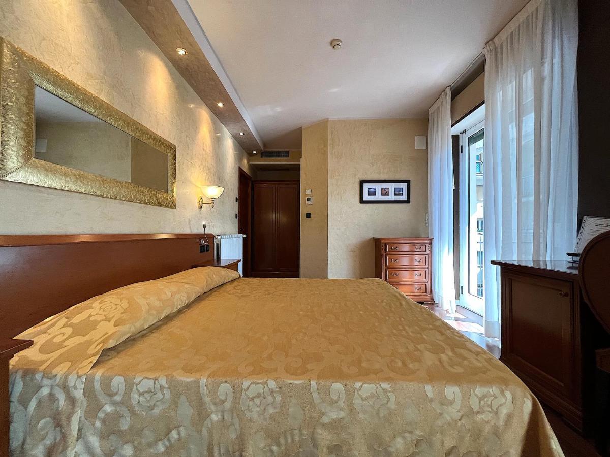 Hotel Regina Градо Екстериор снимка