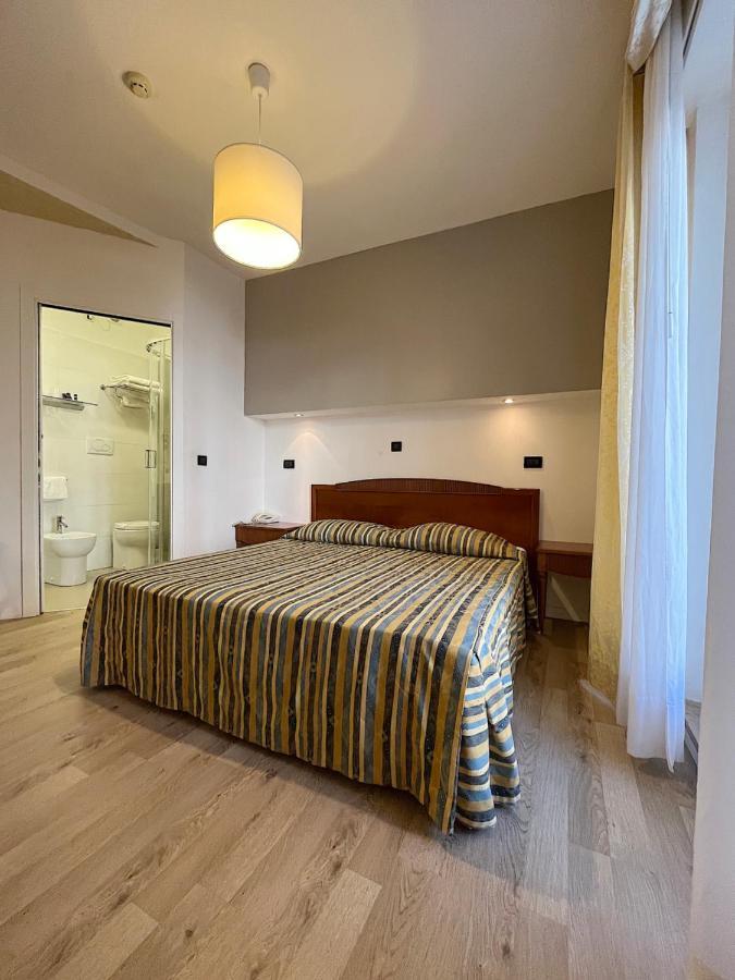 Hotel Regina Градо Екстериор снимка