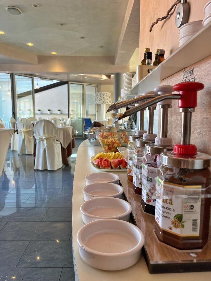 Hotel Regina Градо Екстериор снимка