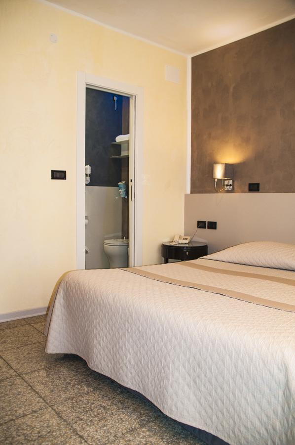 Hotel Regina Градо Екстериор снимка