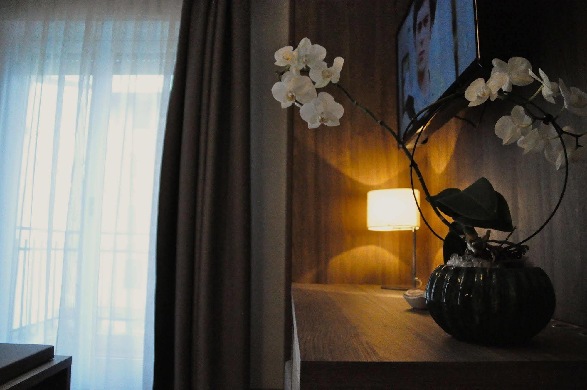 Hotel Regina Градо Екстериор снимка