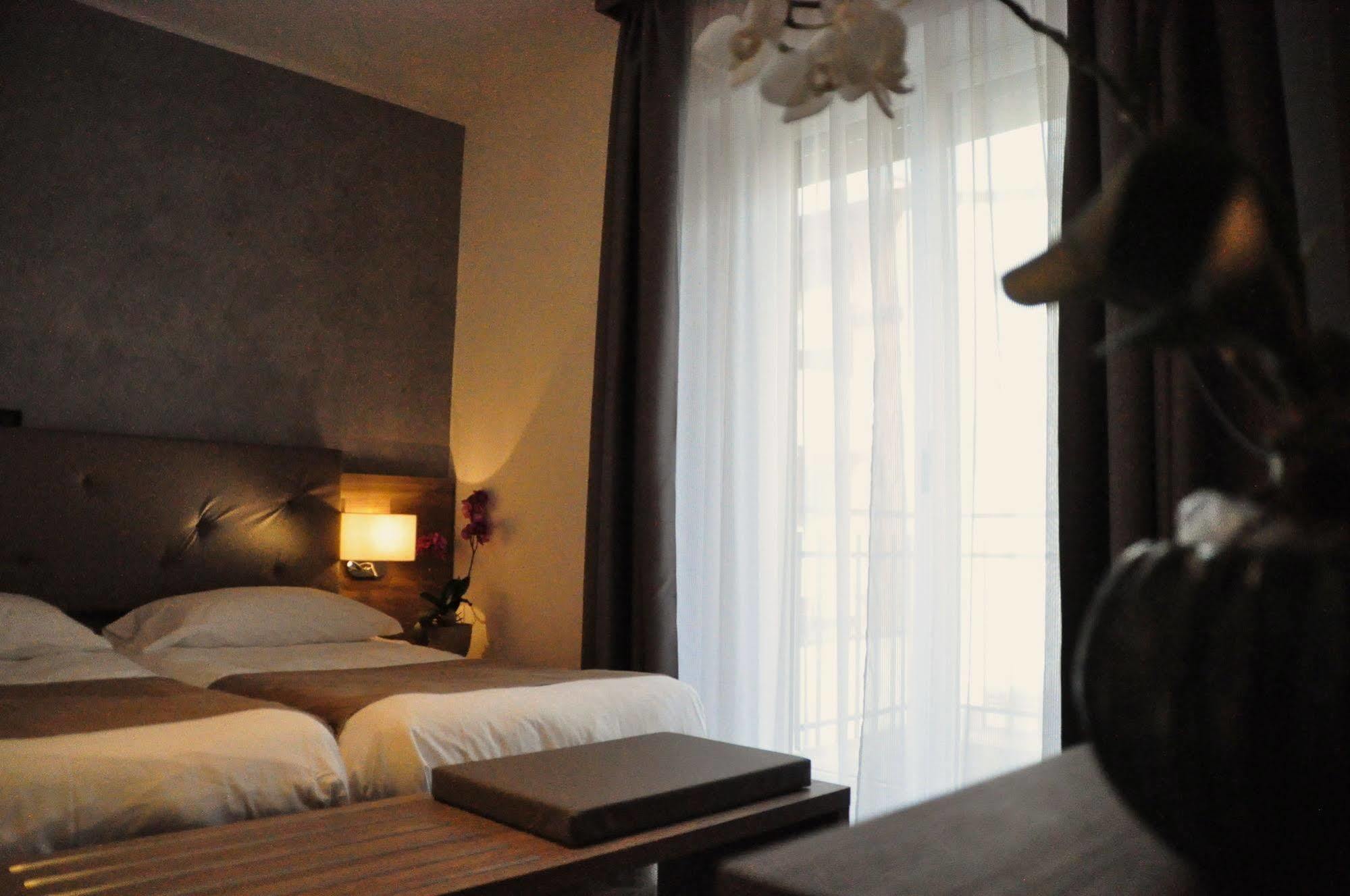 Hotel Regina Градо Екстериор снимка