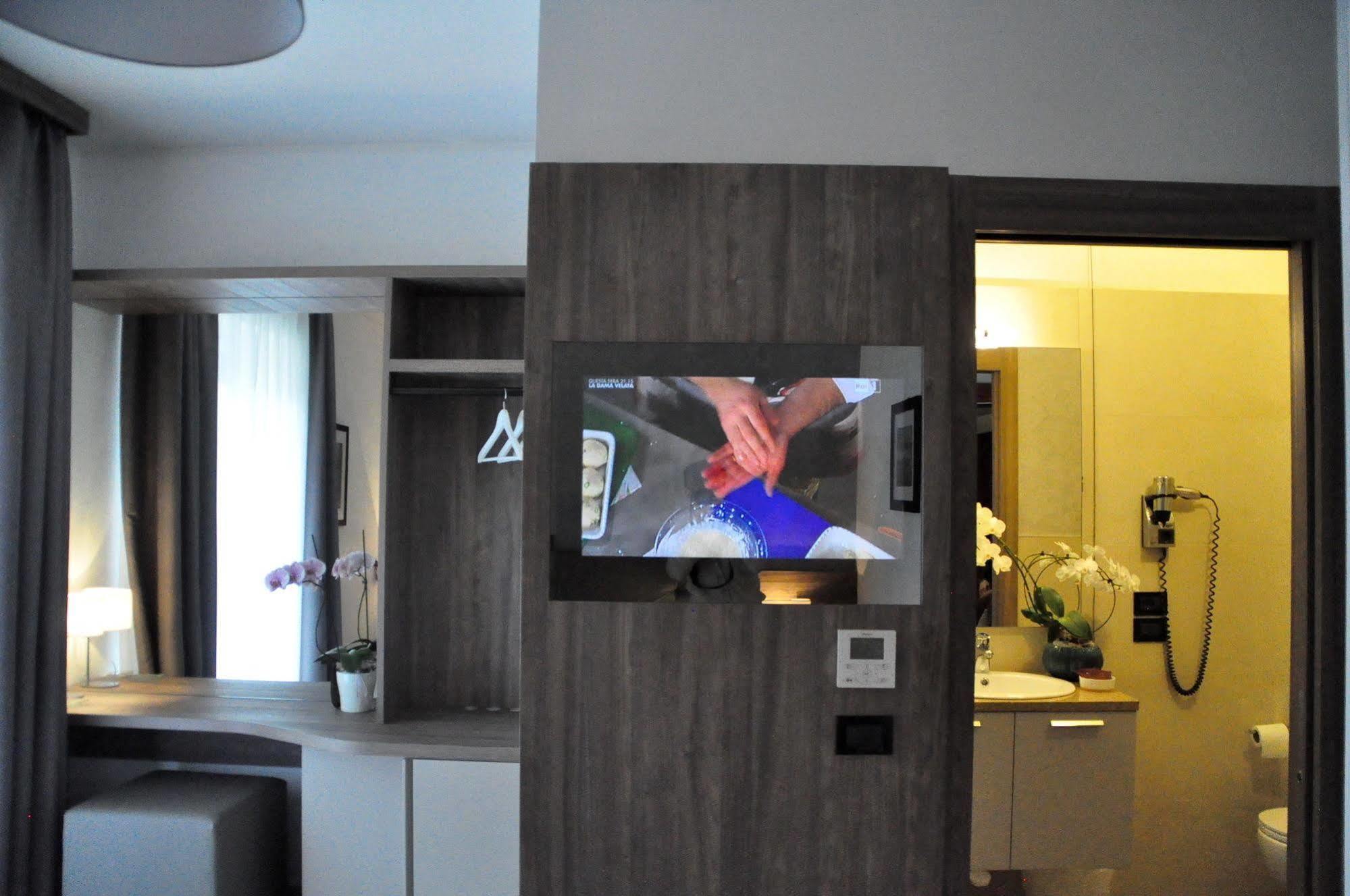Hotel Regina Градо Екстериор снимка