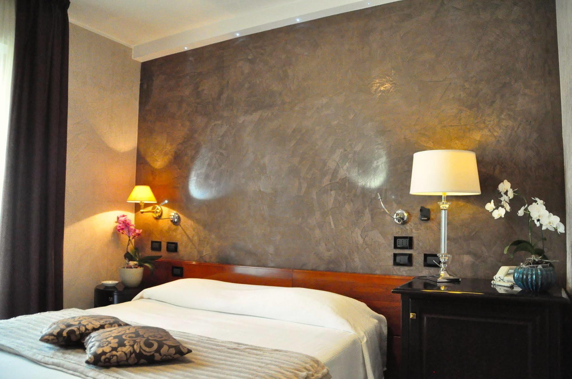 Hotel Regina Градо Екстериор снимка