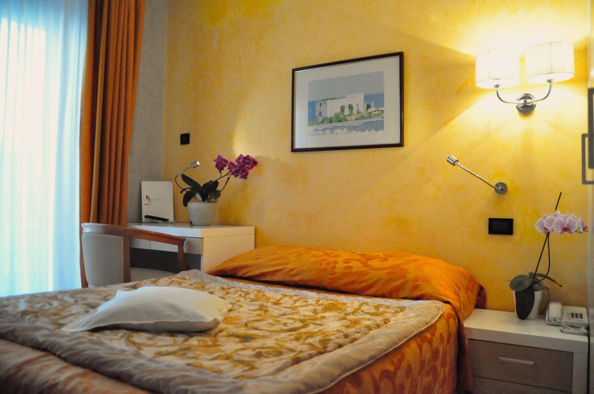 Hotel Regina Градо Екстериор снимка