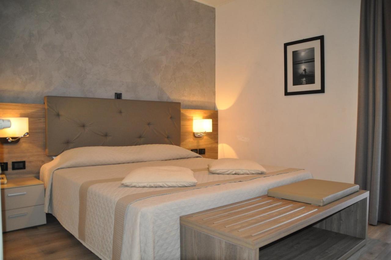 Hotel Regina Градо Екстериор снимка